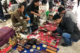 沈阳逛旧货市场：有朋友陪伴，要求他一定要看住，不让我买东西图片