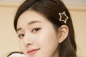 赵露思的星星发夹，凸显甜美可爱的少女气质图片