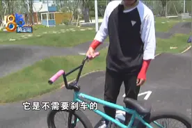 亚运项目民间高手：玩小轮车的年轻小伙图片