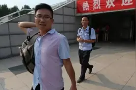 “高考疯子”大三被劝退，多次复读后圆梦清华，毕业后怎么样了图片
