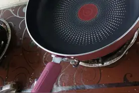 假如厨房只能有一口锅？苏泊尔火红点聚油煎锅最应该被留下图片