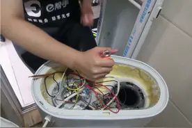 洗澡时触电夺命，如何防范热水器漏电？图片