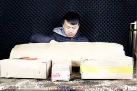 拆箱测评五个快递，最后款拼多多上买的“蓝月亮”是认真的吗？视频封面