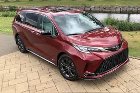 新款丰田塞纳海外提车，落地36万，2.5混动+四驱，真给力图片