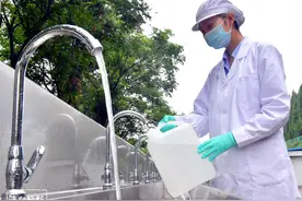 居民家饮用水呈白色浑浊状？专家：是正常的气浊现象图片