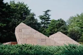 【红色印记】海淀红色遗存·北京大学革命烈士纪念碑图片