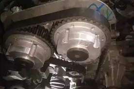 如何判断发动机皮带该更换了，很简单，女司机也可以轻易做到图片