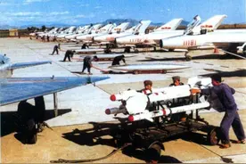 英雄飞行员飞过22个机型，最早尝试西方三代机，影响研发战略图片