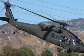 同样是顶级的军用直升机，阿帕奇和黑鹰有何区别图片