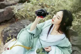 小说：师傅，你那么漂亮，那么善良，一定不忍心让我出去受苦吧？图片