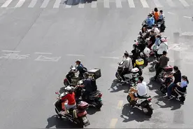 闯红灯、横穿马路、逆行…别以为找不到你！昆明近半个月已抓拍177起图片