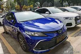 2021款丰田凯美瑞到店，颜值更高，配置更全，竞争雅阁图片