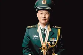 八一勋章获得者，老山战斗英雄韦昌进，为坚守阵地大喊：向我开炮图片