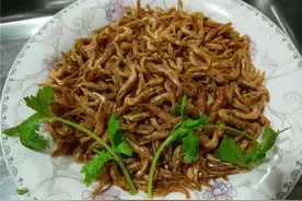 吃货攻略 | 安徽金寨的地方美食：家炒虾酱的制作！味道好极了图片