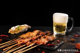 夏季痛风发作都是啤酒惹的祸？医生说，五点不注意容易让痛风发作图片