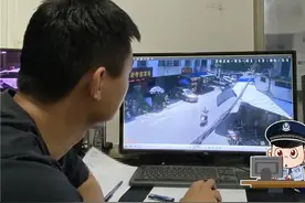 “给你游戏币，可是要把手机给我哦！”同学们，小心了图片