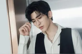 是严厉又温柔的蔡徐坤 PD图片