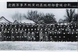 1955年我军首次授衔时65位军长和政委的军衔图片