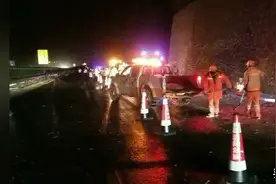 武威公路局连夜清除乌鞘岭路段积雪图片