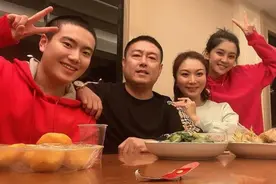 喜事！国乒24岁名将晒照官宣恋情，女友是演员，双方已见家长图片