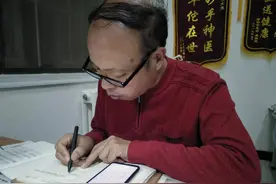 潼关县刘永生夜读：人民是历史的创造者图片