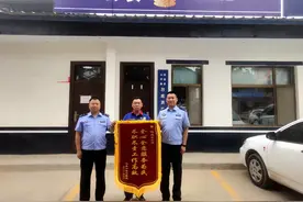 【我为群众办实事】闻喜畖底派出所帮助中石化加油站追回加油款图片