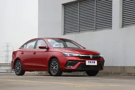 不到10万上顶配荣威i5！LED大灯，12.3英寸液晶仪表满满科技感图片