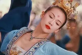 女星们年轻时有多美？本以为萧蔷够惊艳了，看到周迅：沦陷了图片