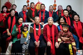 我是一名摄影爱好者，用镜头记录我们四世同堂幸福家的温暖瞬间图片