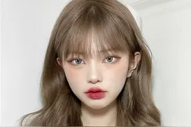 黄头发早就没人染了，2021年流行这几种发色，时髦显白又高级图片