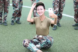 喜欢5年的女孩跟我借钱，打款时看到她误发的微信，拉黑了她图片