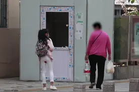 女孩第一次来月经，却不知道月经是什么？应该怎么办？图片