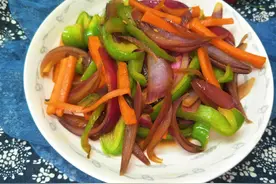 炒洋葱时，多加2样食材，口感更入味，营养好吃家人喜欢图片