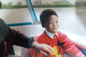 21年前上海阿婆好心收养小黑孩，含辛茹苦把他养大，他怎么报答图片