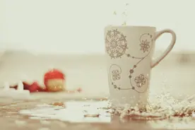 婚礼上恶搞公公，确实有些伤风败俗，感情上你能接受这种行为吗？图片