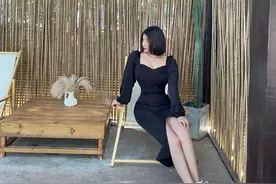 国产99年健身美女，萝莉外表，完美身材，分享女性臀部训练动作图片