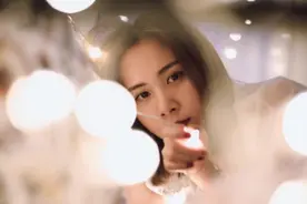 小说：她脚扭伤不能下地，她：上厕所和洗澡怎么办？总裁：我帮你图片