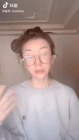 方脸的人适合戴什么形状的眼镜（如何根据脸型选眼镜方形还是圆形搭配好眼镜）