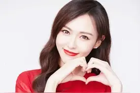 多年前的唐嫣被堵在高速上求合照，素颜相差太大图片