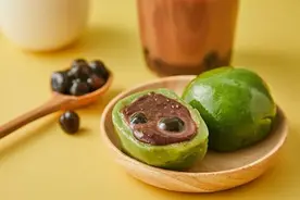 “奶茶青团”也来了！盒马、喜茶携手推出联名青团，上线一小时即售罄图片