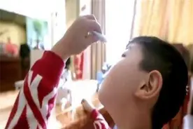 孩子误滴502伤了眼，宝妈三招降低风险，以下安全隐患需多加注意图片