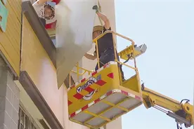 拆除违规牌匾 提升城市形象图片