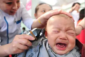 什么时候为孩子剃胎毛最好？最佳时间并非满月，家长可别再弄错了图片