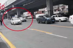 奔马汽配城门口这些揽客人员，该治理了图片