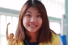 女排姑娘身高2米，21岁颜值俱佳却单身，妈妈：担心女儿嫁不出去视频封面