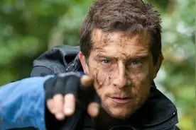 那个敢生吃虫子的贝爷，在《荒野求生》中被观众质疑后，如今怎样图片