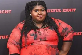 好莱坞女星官宣订婚，超大钻戒十分抢镜，曾为健康切胃减重图片