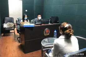 “网恋”女子谎称怀孕，用别人家孩子照片冒充生子骗3.5万图片
