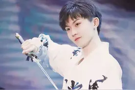 马嘉祺粉丝怼清华博士火树九漏鱼，网友：这是今年最好笑的笑话图片