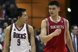 八村塁NBA生涯前10场比赛拿下138分，阿联99分，而姚明是这数据图片